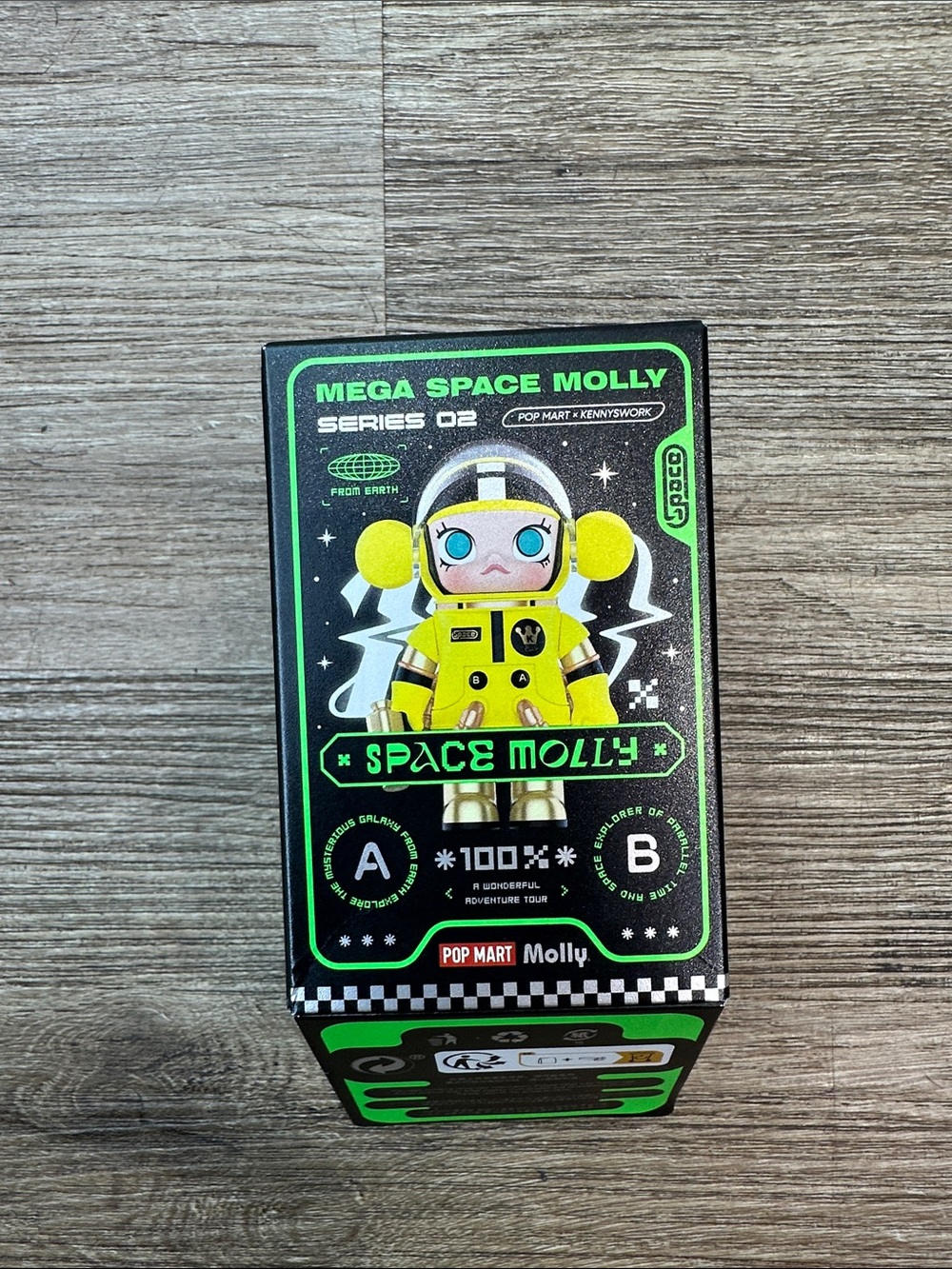 Mega Space Molly Collectible Box B
Patrick Star
Open box /open bag/ no camera